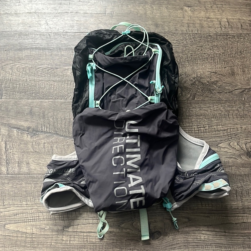 Ultimate direction adventure vest. Women’s fit. XS/S